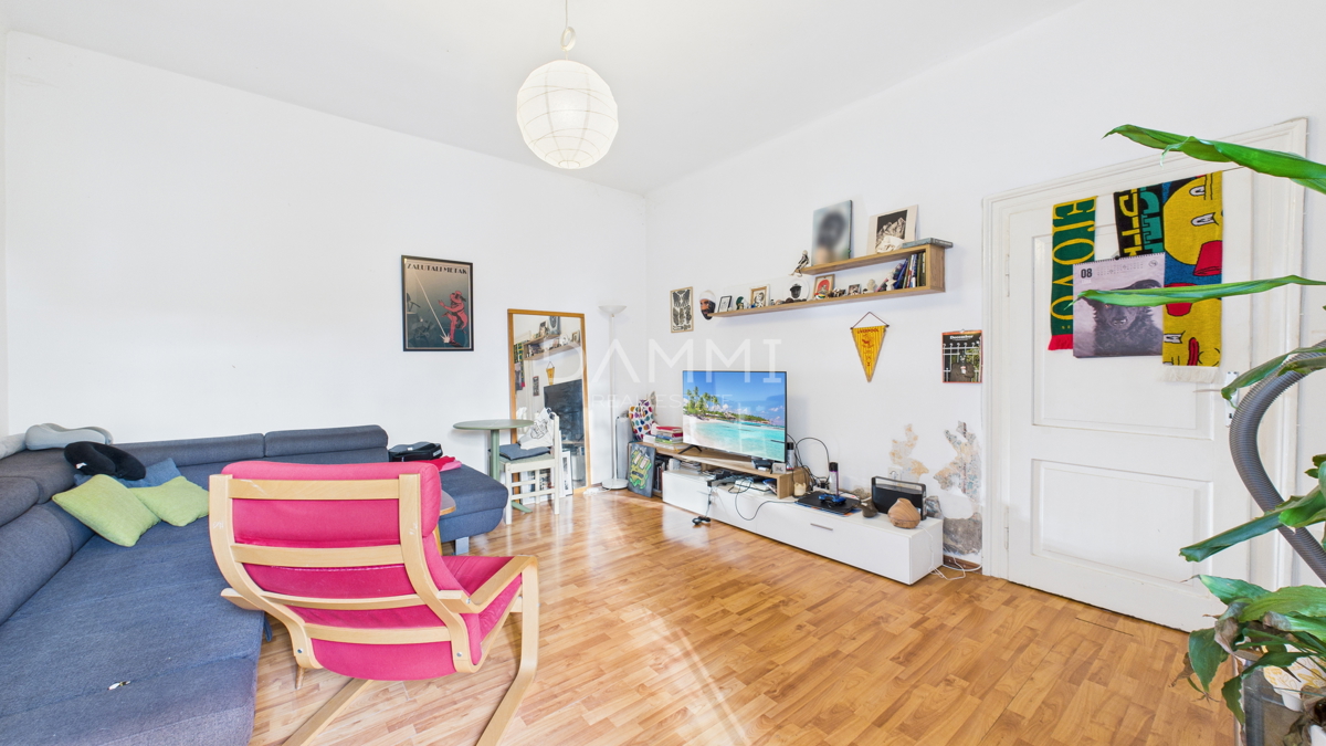 Pula, center - stanovanje z balkonom