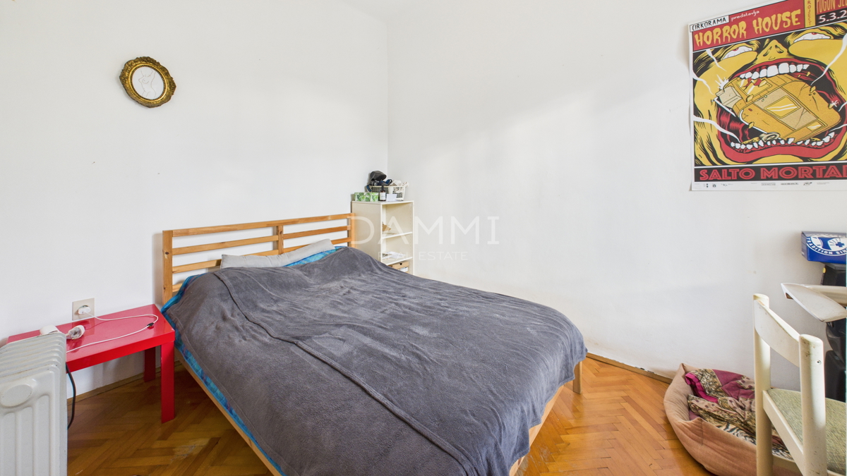 Pula, center - stanovanje z balkonom