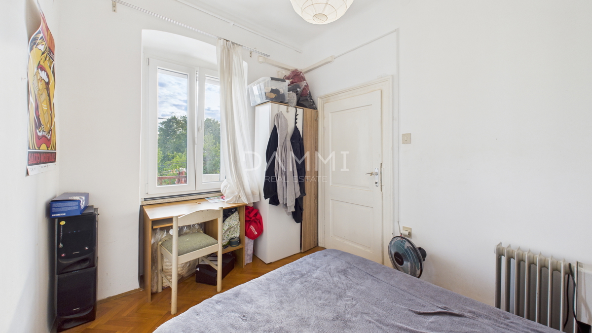 Pula, center - stanovanje z balkonom