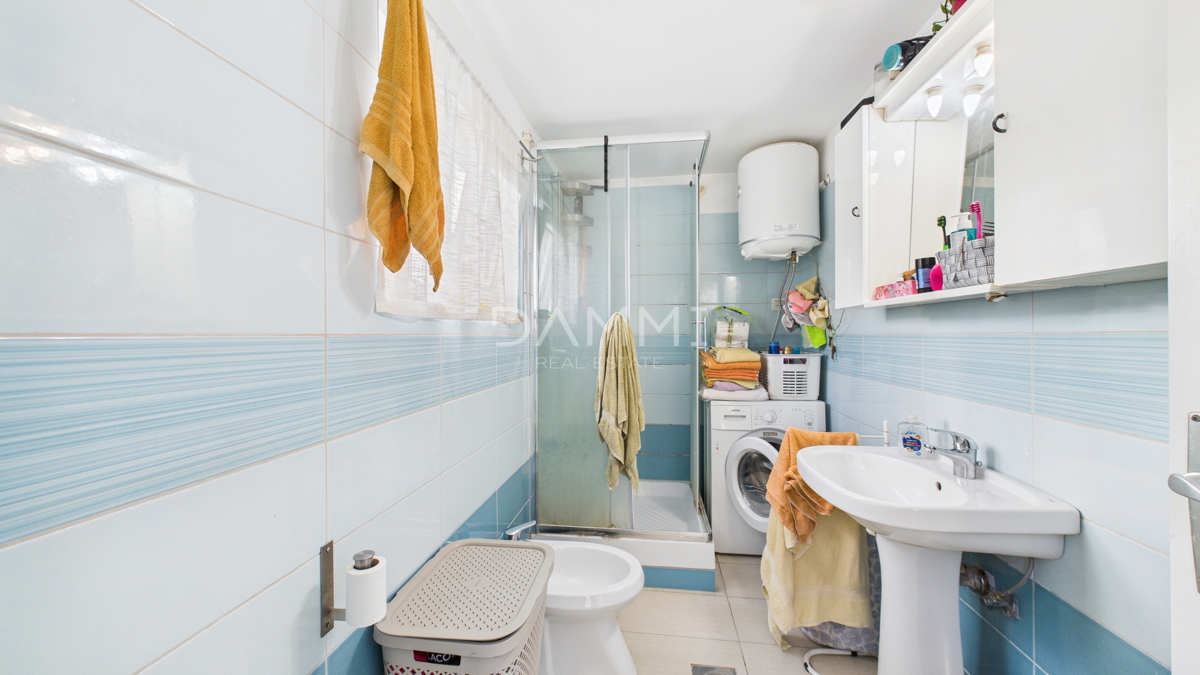 Pula, center - stanovanje z balkonom