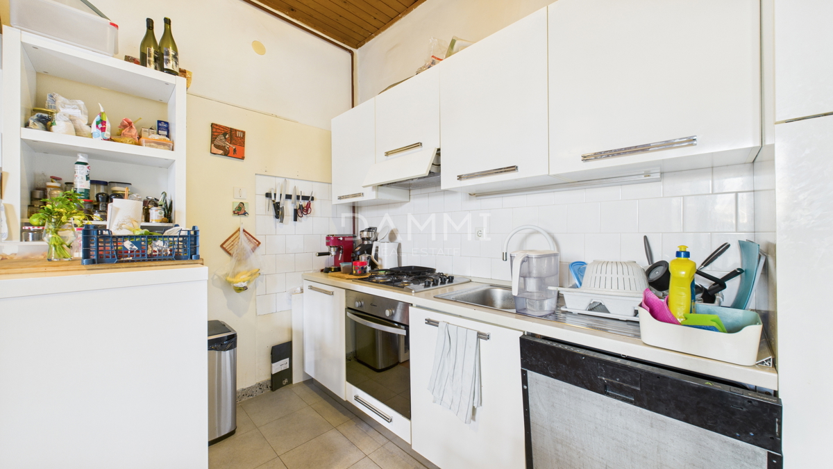 Pula, center - stanovanje z balkonom