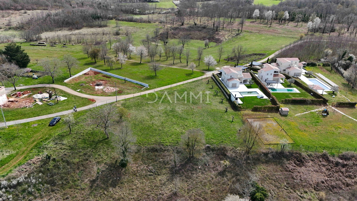 ISTRA, VIŽINADA - Gradbeno zemljišče na mirni lokaciji