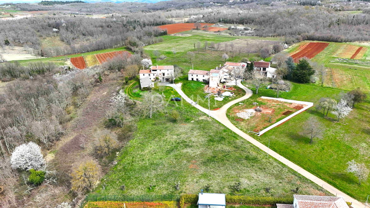 ISTRA, VIŽINADA - Gradbeno zemljišče na mirni lokaciji