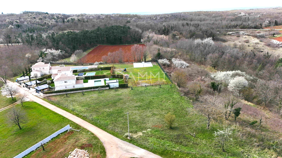 ISTRA, VIŽINADA - Gradbeno zemljišče na mirni lokaciji