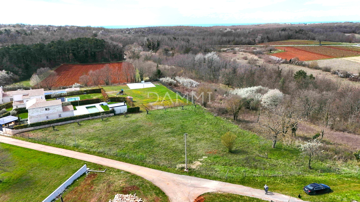 ISTRA, VIŽINADA - Gradbeno zemljišče na mirni lokaciji