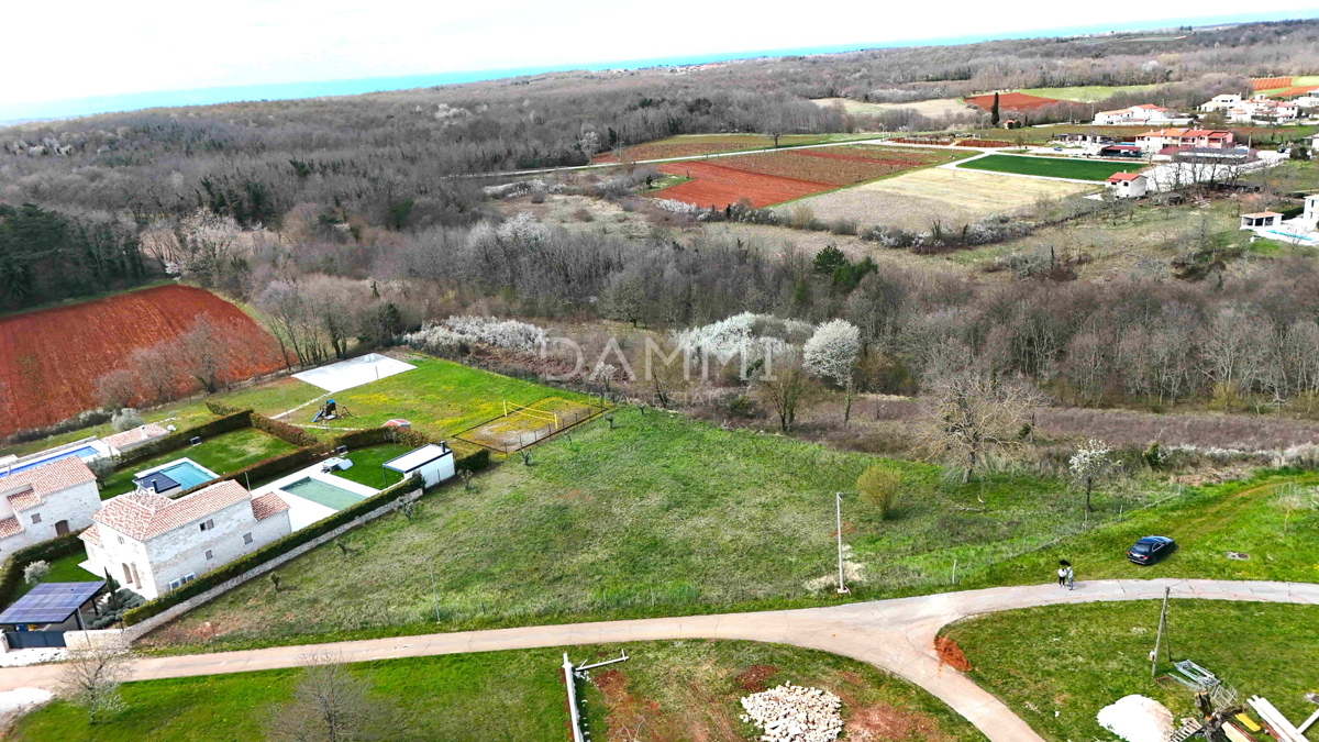 ISTRA, VIŽINADA - Gradbeno zemljišče na mirni lokaciji