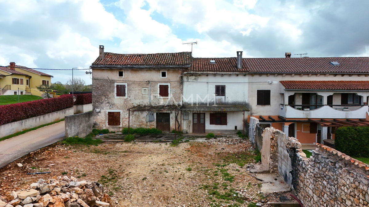 ISTRA, ŽMINJ - Kamnita hiša z dvoriščem 500 m2