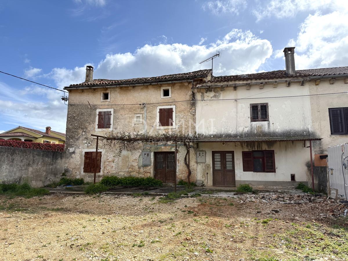 ISTRA, ŽMINJ - Kamnita hiša z dvoriščem 500 m2