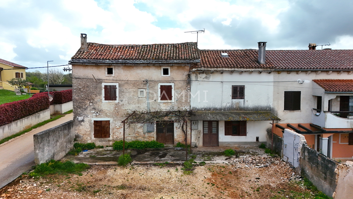 ISTRA, ŽMINJ - Kamnita hiša z dvoriščem 500 m2