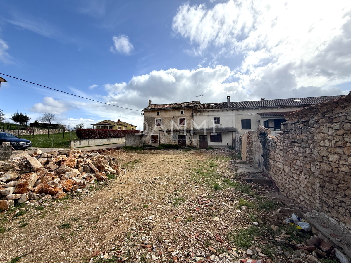 ISTRA, ŽMINJ - Kamnita hiša z dvoriščem 500 m2