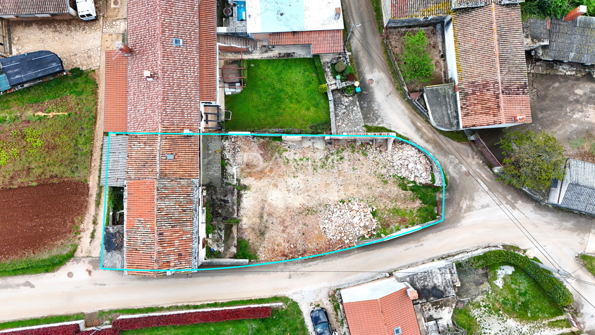 ISTRA, ŽMINJ - Kamnita hiša z dvoriščem 500 m2