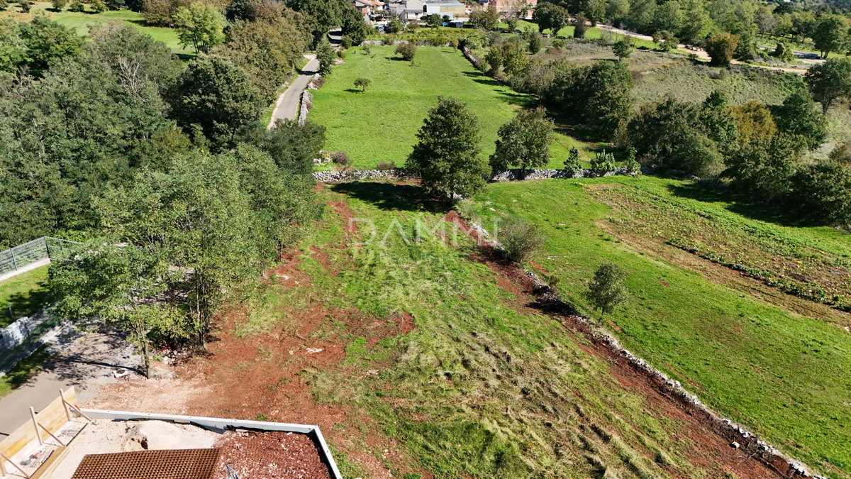 PAZIN, OKOLICA - Gradbeno zemljišče z odprtim razgledom 923 m2