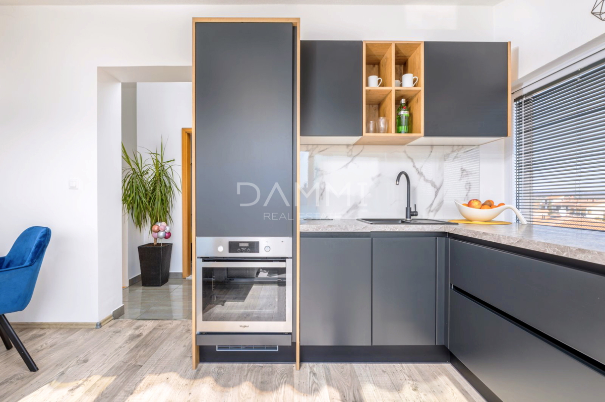 Istra, Valbandon - dvonadstropno stanovanje 500 m od morja