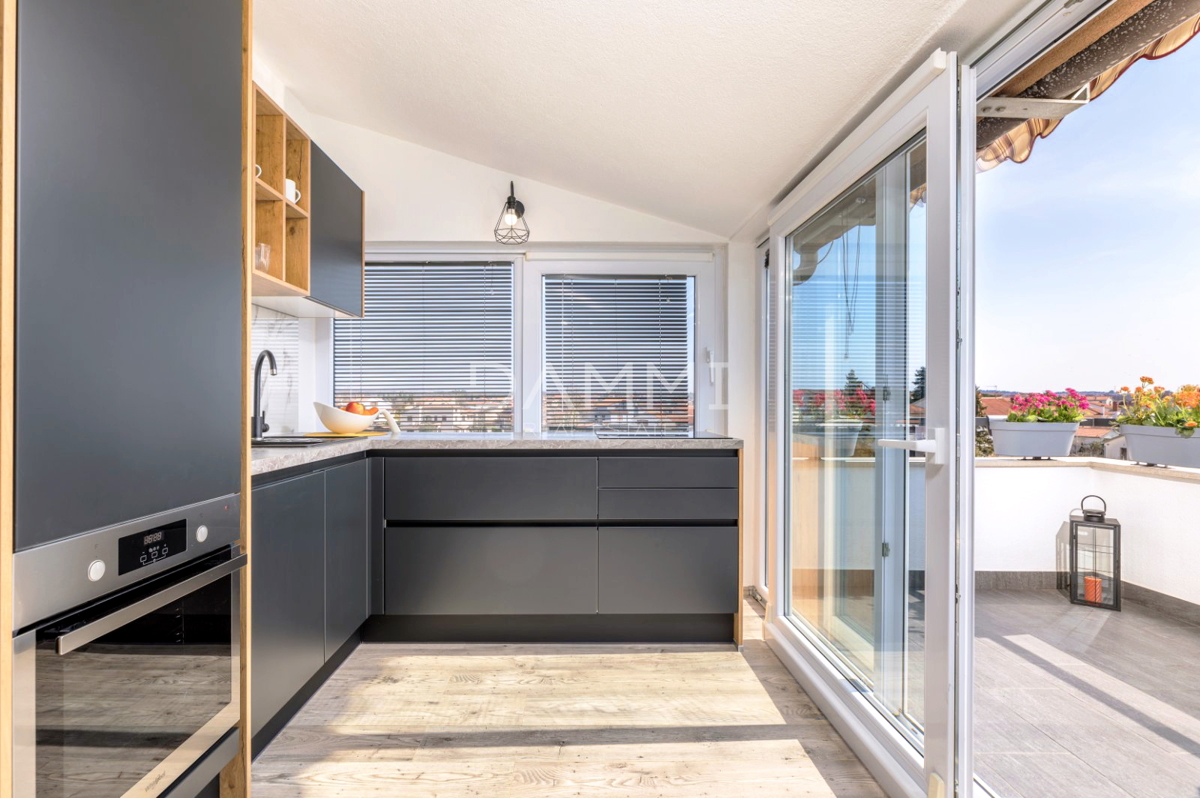 Istra, Valbandon - dvonadstropno stanovanje 500 m od morja