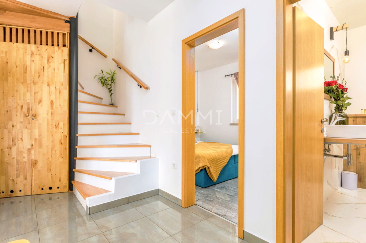 Istra, Valbandon - dvonadstropno stanovanje 500 m od morja