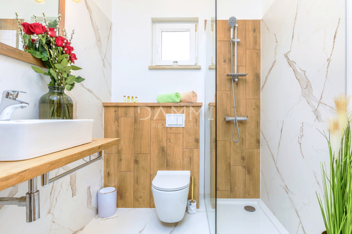 Istra, Valbandon - dvonadstropno stanovanje 500 m od morja