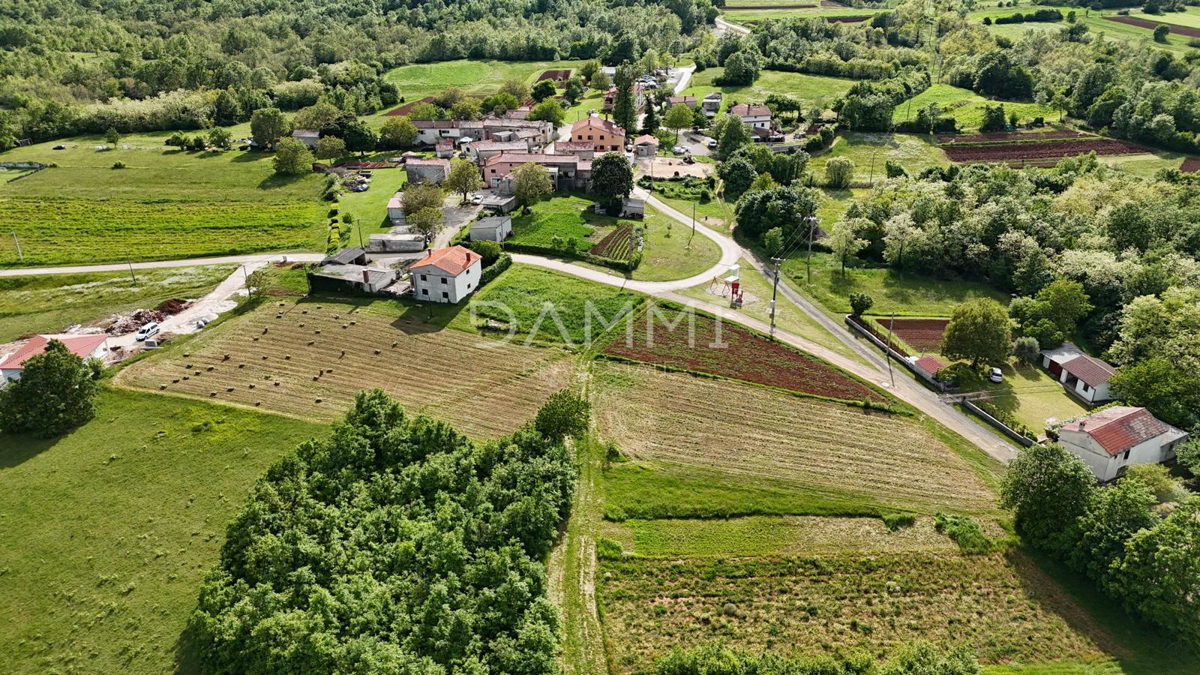 ISTRA, ŽMINJ - Gradbeno zemljišče z odprtim pogledom 1001 m2