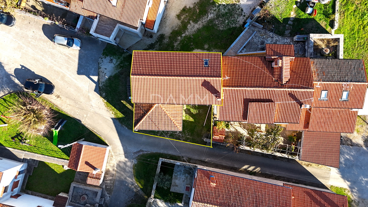 ISTRA, KANFANAR - Hiša visoki roh bau na odlični lokaciji