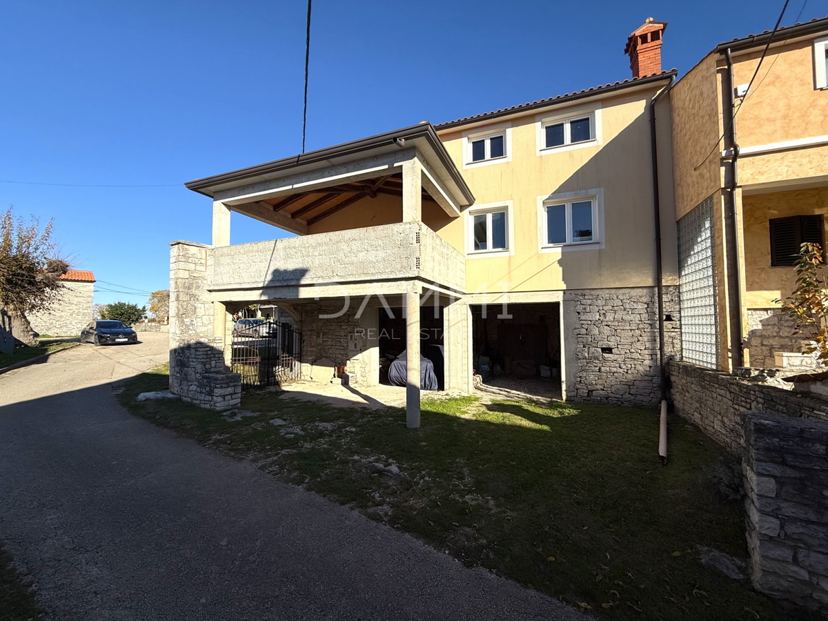 ISTRA, KANFANAR - Hiša visoki roh bau na odlični lokaciji