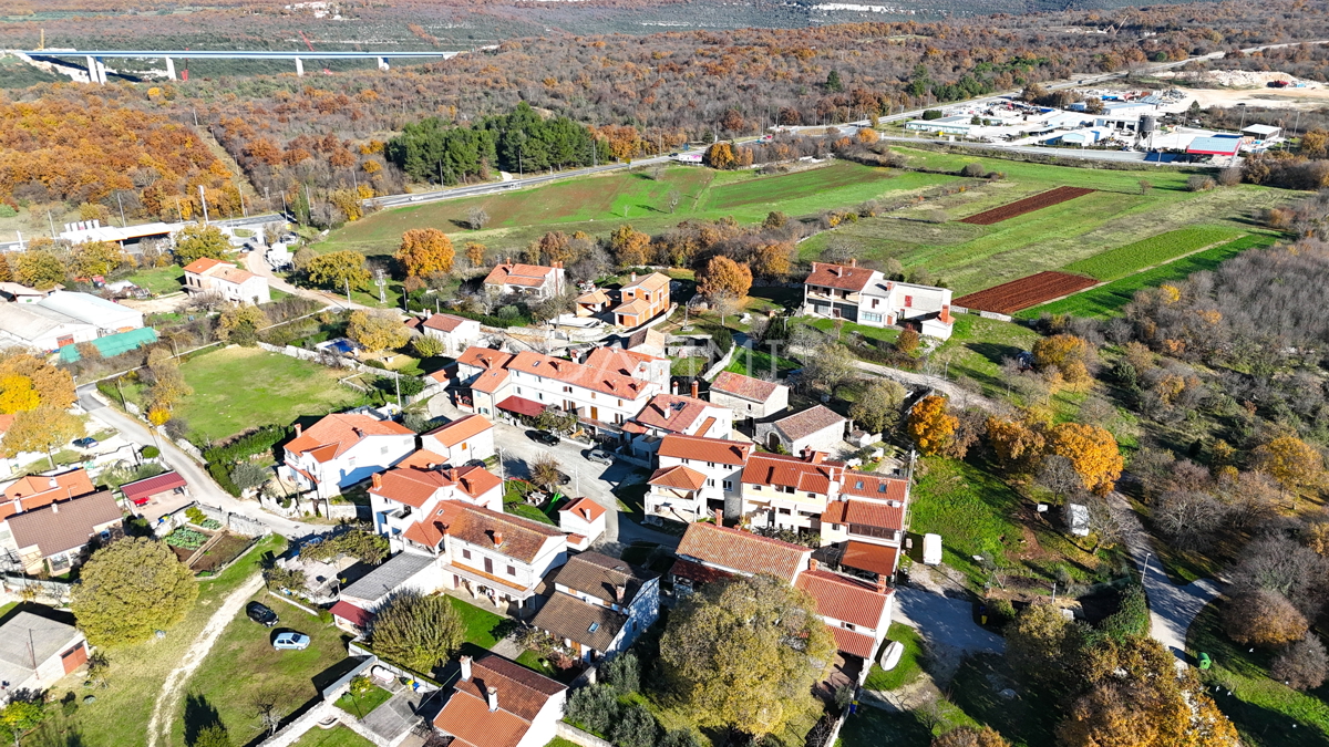 ISTRA, KANFANAR - Hiša visoki roh bau na odlični lokaciji