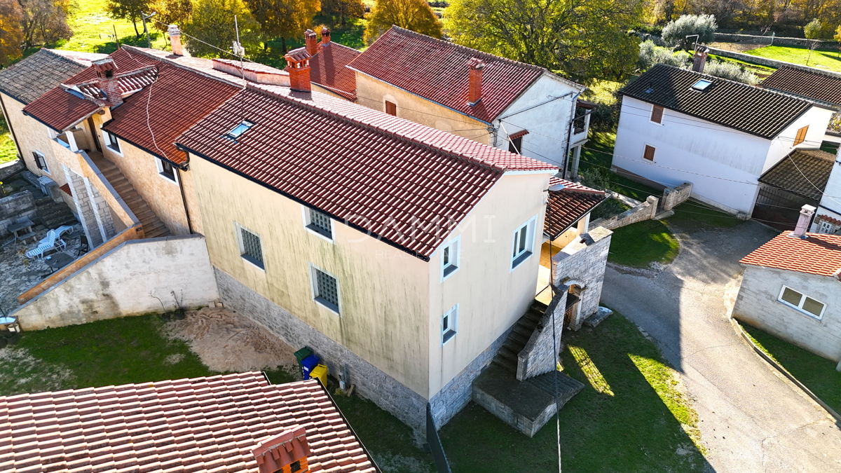 ISTRA, KANFANAR - Hiša visoki roh bau na odlični lokaciji