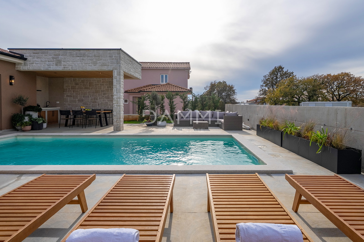 ISTRA, ŽMINJ - Očarljiva enonadstropna hiša z bazenom