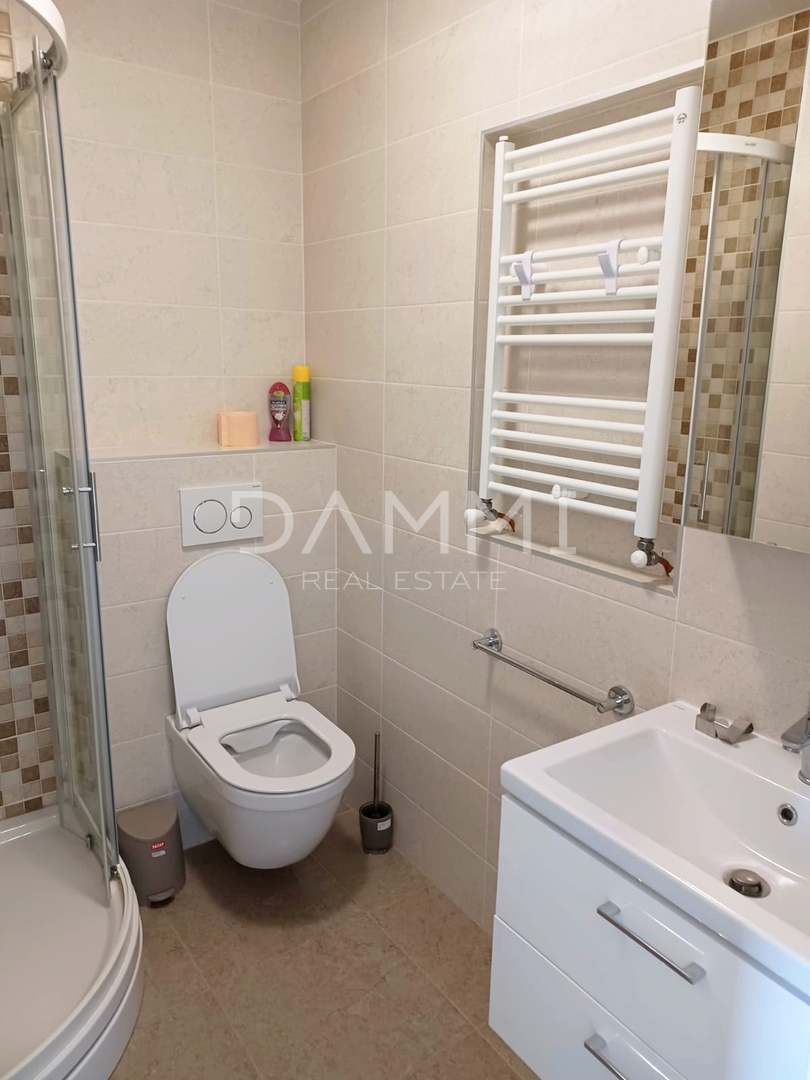 Istra, Umag - samostojna apartmajska hiša, 100 m od plaže, pogled na morje