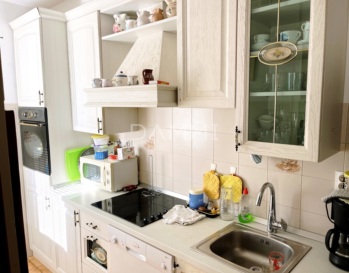 Istra, Umag - samostojna apartmajska hiša, 100 m od plaže, pogled na morje