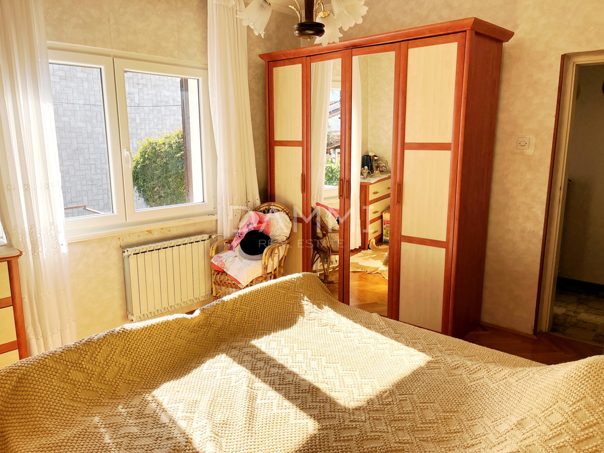 Istra, Umag - samostojna apartmajska hiša, 100 m od plaže, pogled na morje