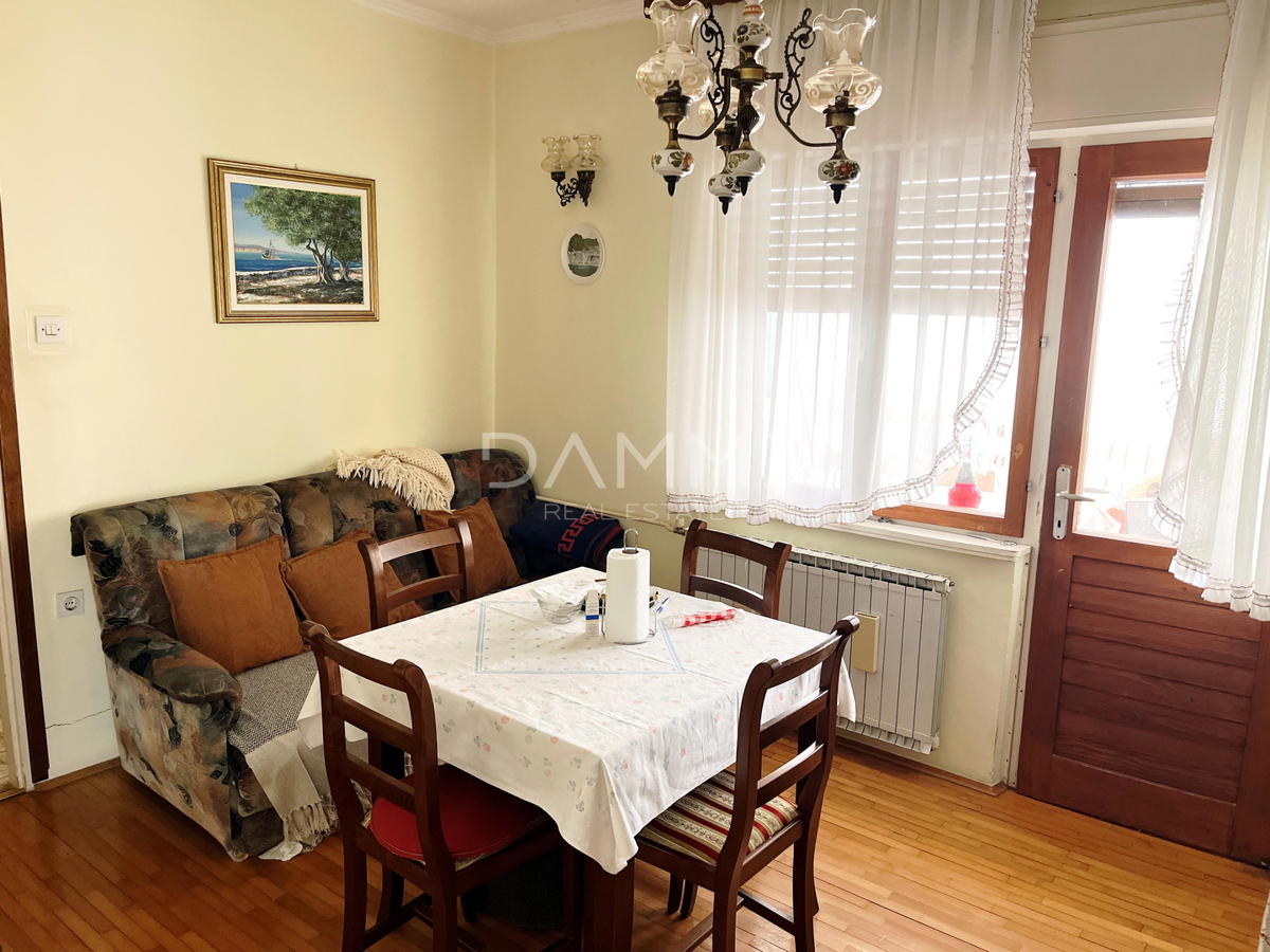 Istra, Umag - samostojna apartmajska hiša, 100 m od plaže, pogled na morje