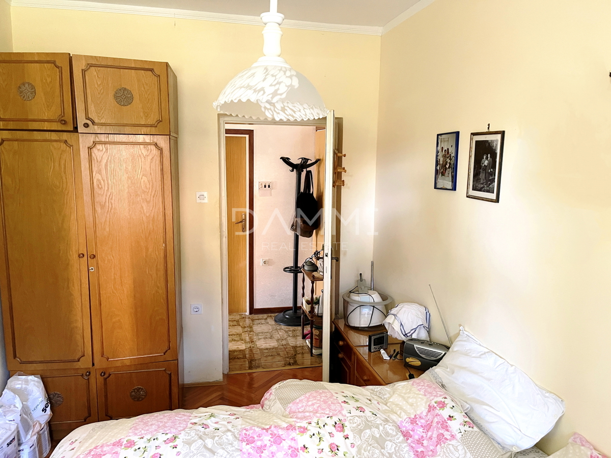 Istra, Umag - samostojna apartmajska hiša, 100 m od plaže, pogled na morje