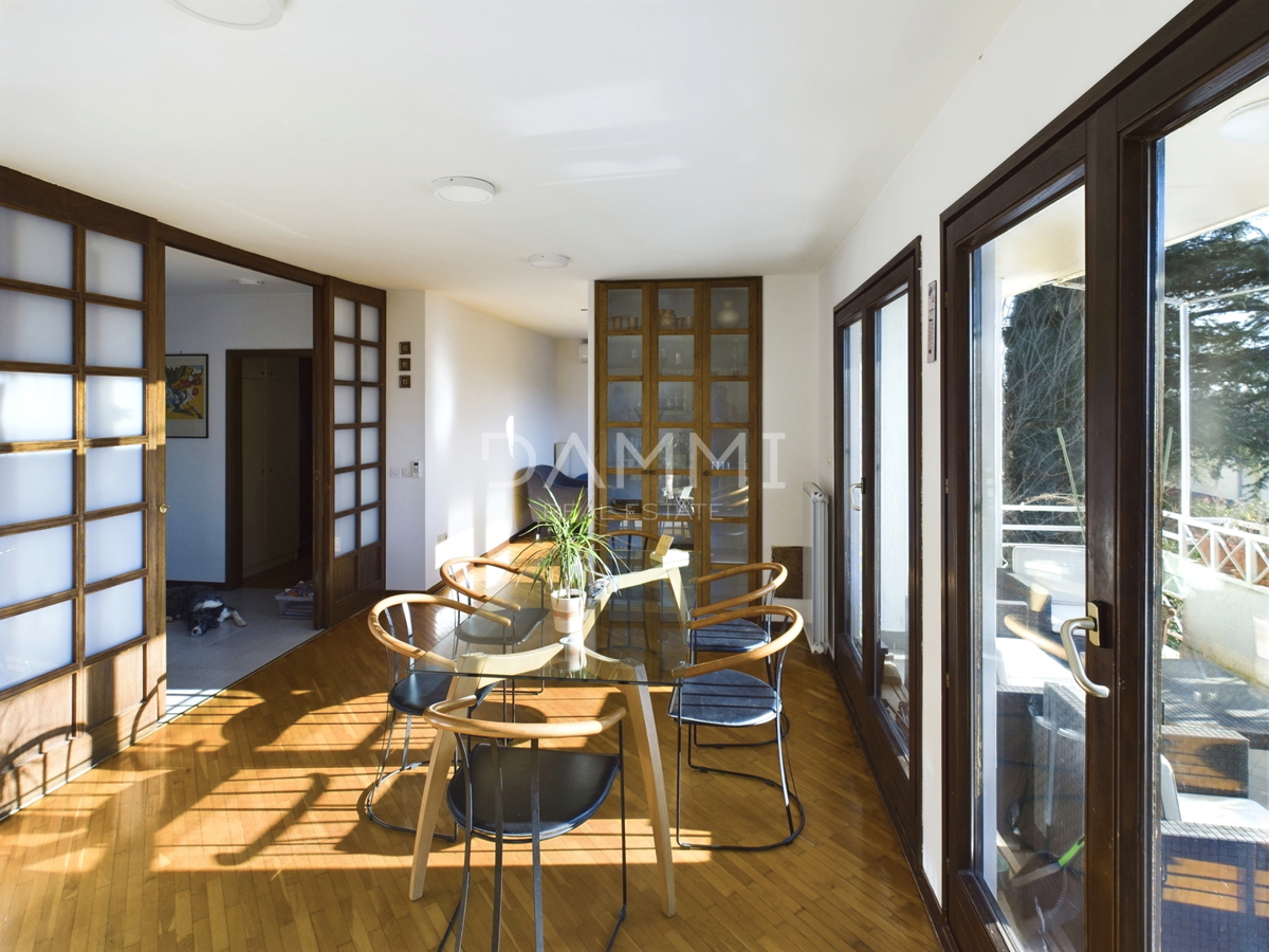 Istra, Umag - samostojna apartmajska hiša, 100 m od plaže, pogled na morje