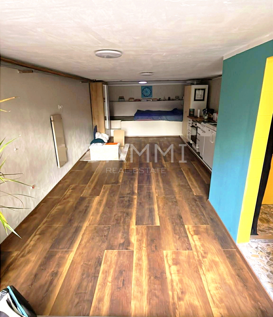 Istra, Umag - samostojna apartmajska hiša, 100 m od plaže, pogled na morje