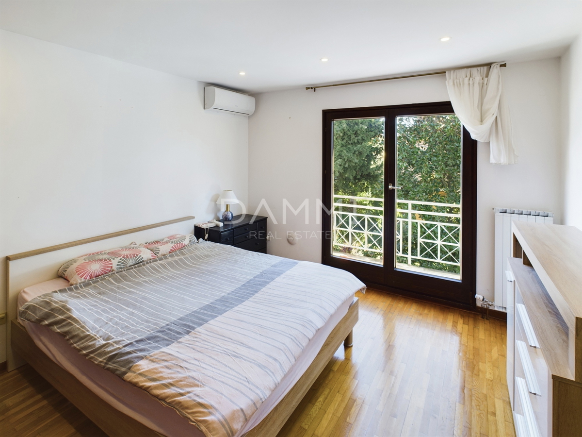 Istra, Umag - samostojna apartmajska hiša, 100 m od plaže, pogled na morje