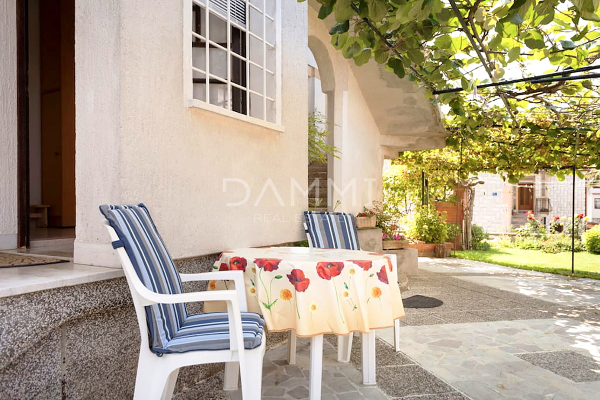 Istra, Umag - samostojna apartmajska hiša, 100 m od plaže, pogled na morje