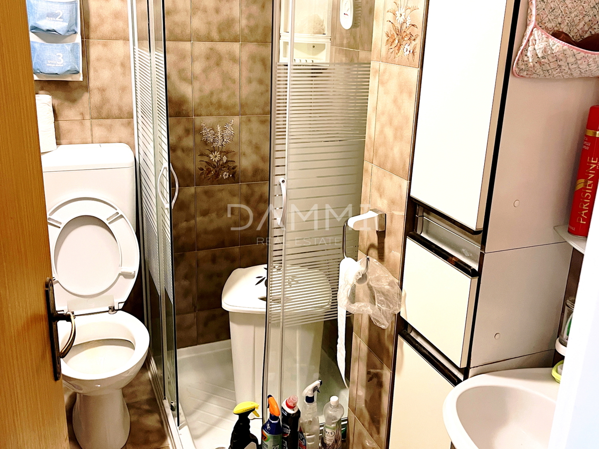 Istra, Umag - samostojna apartmajska hiša, 100 m od plaže, pogled na morje