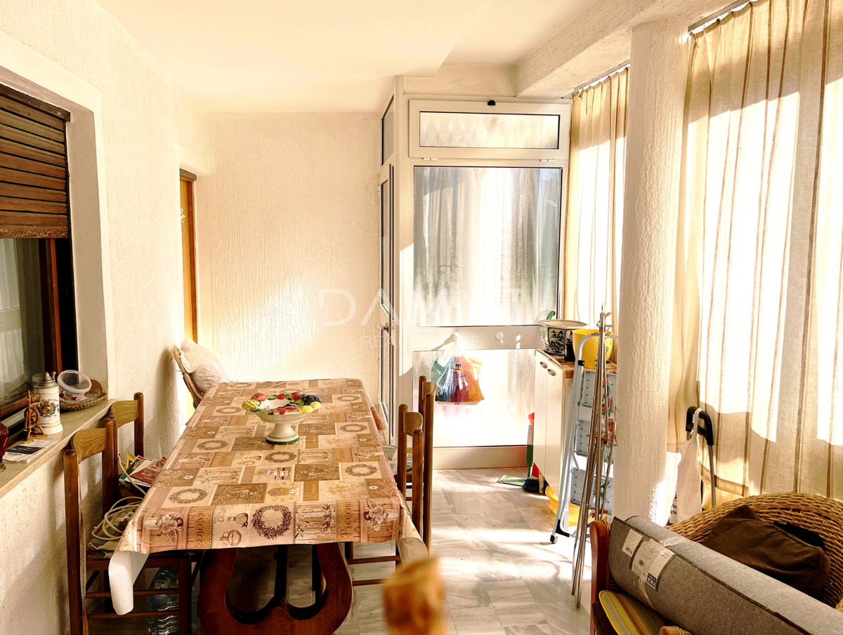 Istra, Umag - samostojna apartmajska hiša, 100 m od plaže, pogled na morje