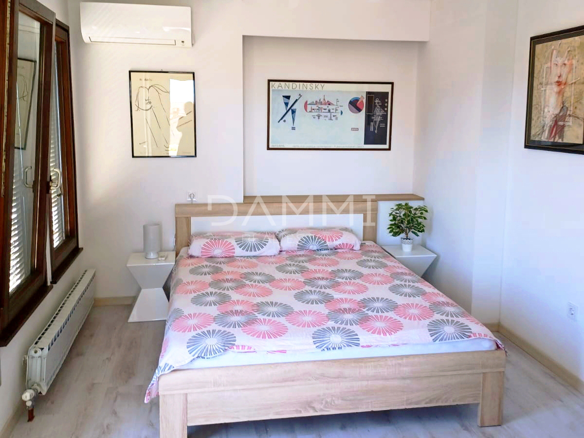 Istra, Umag - samostojna apartmajska hiša, 100 m od plaže, pogled na morje