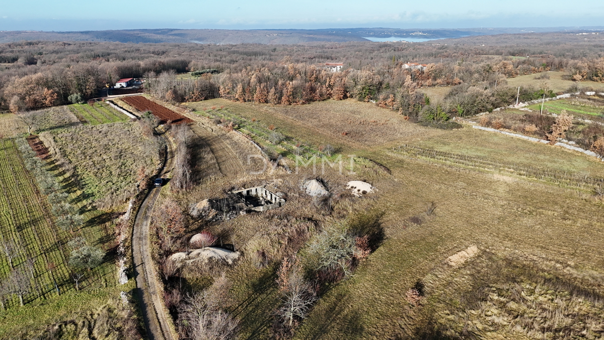 ISTRA, ŽMINJ - Izdvojeno gradbeno zemljišče 1255 m2