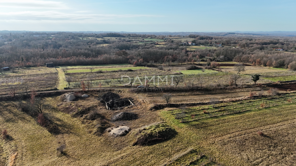ISTRA, ŽMINJ - Izdvojeno gradbeno zemljišče 1255 m2
