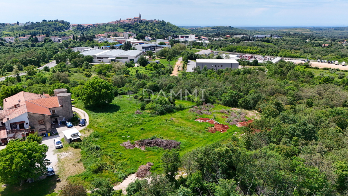 ISTRA, BUJE - Gradbeno zemljišče 560 m2 blizu centra