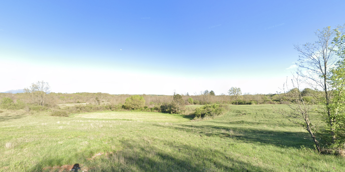 OSREDNJA ISTRA - Veliko kmetijsko zemljišče ob asfaltu