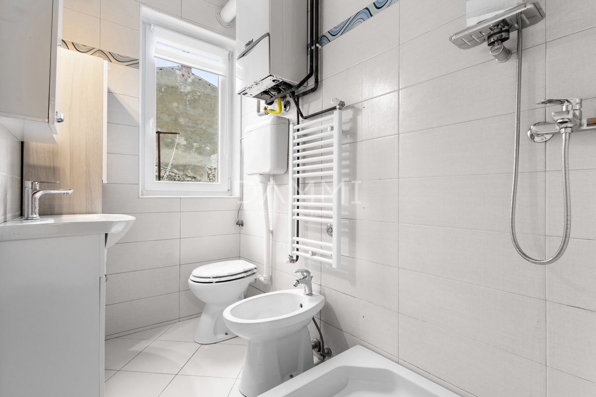 Istra, Pula, stanovanje v centru, 2 spalnici, urejena dokumentacija