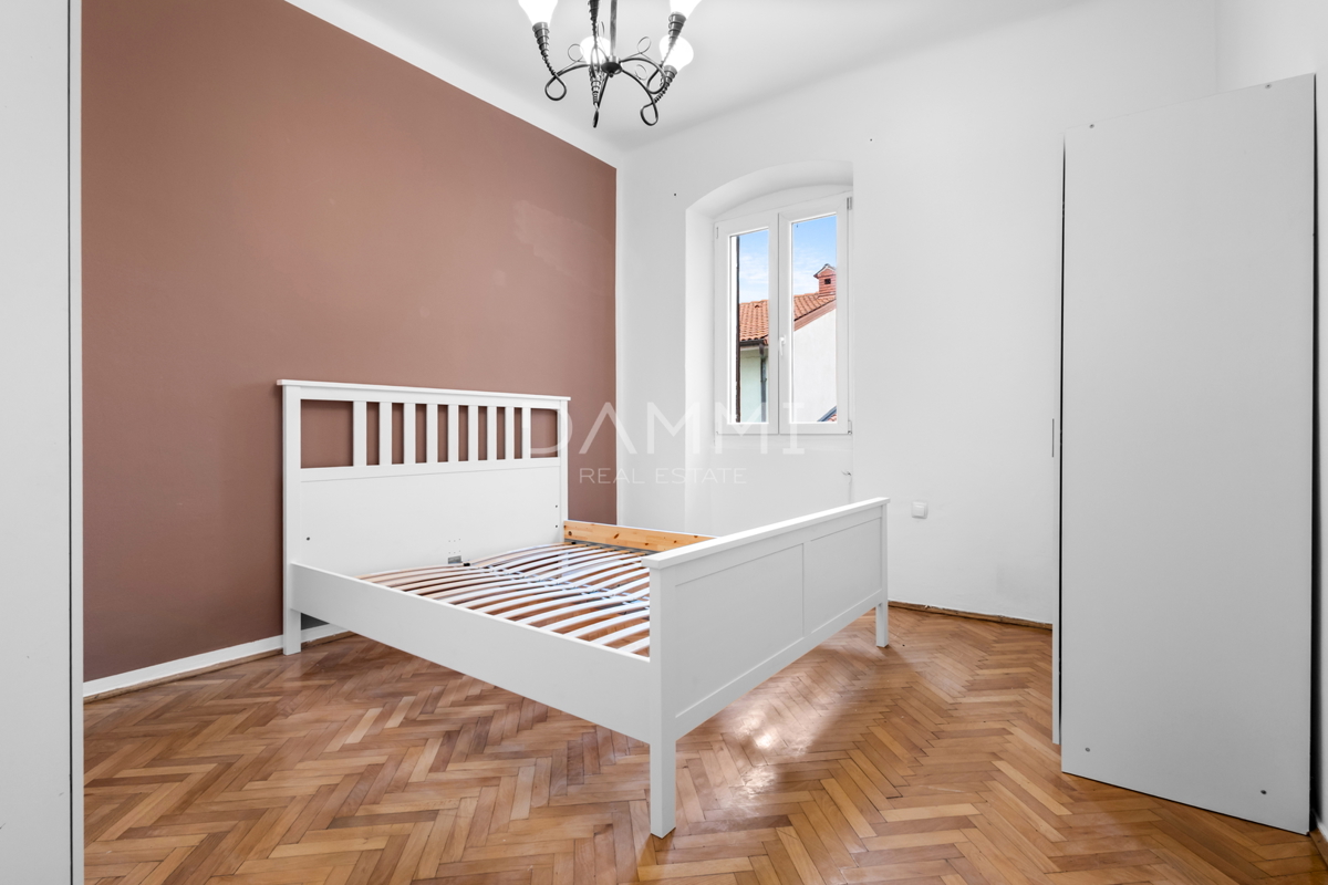 Istra, Pula, stanovanje v centru, 2 spalnici, urejena dokumentacija