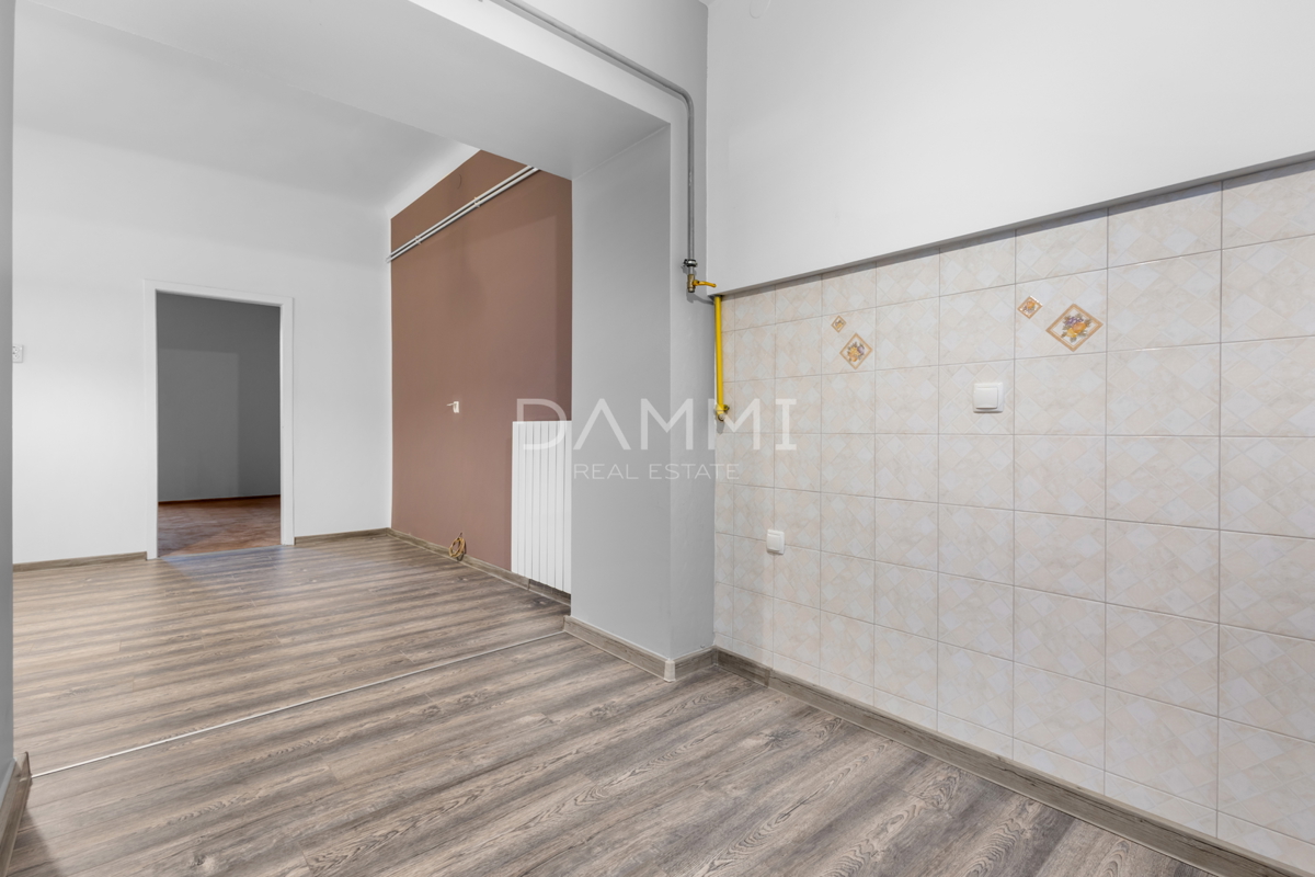 Istra, Pula, stanovanje v centru, 2 spalnici, urejena dokumentacija