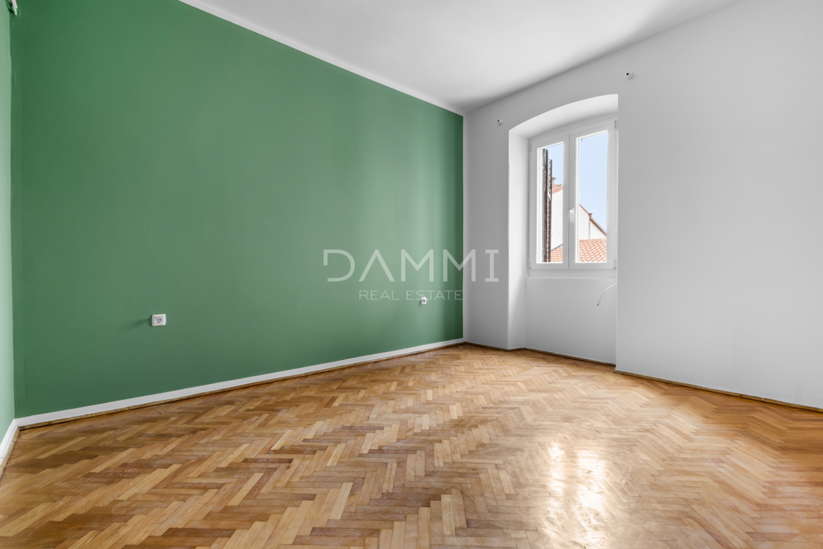 Istra, Pula, stanovanje v centru, 2 spalnici, urejena dokumentacija