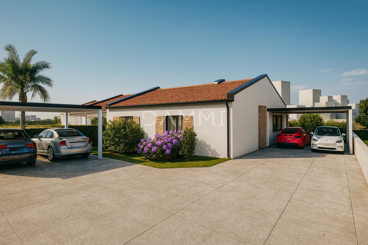 ISTRA, SVETI LOVREČ - PRIZEMLJENA HIŠA S BAZENOM V MIRNEM OKOLJU