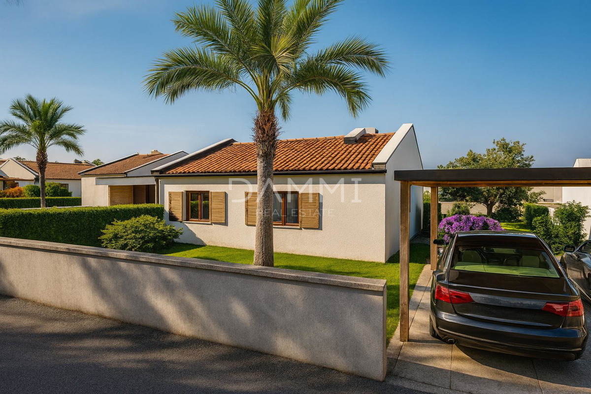 ISTRA, SVETI LOVREČ - PRIZEMLJENA HIŠA S BAZENOM V MIRNEM OKOLJU