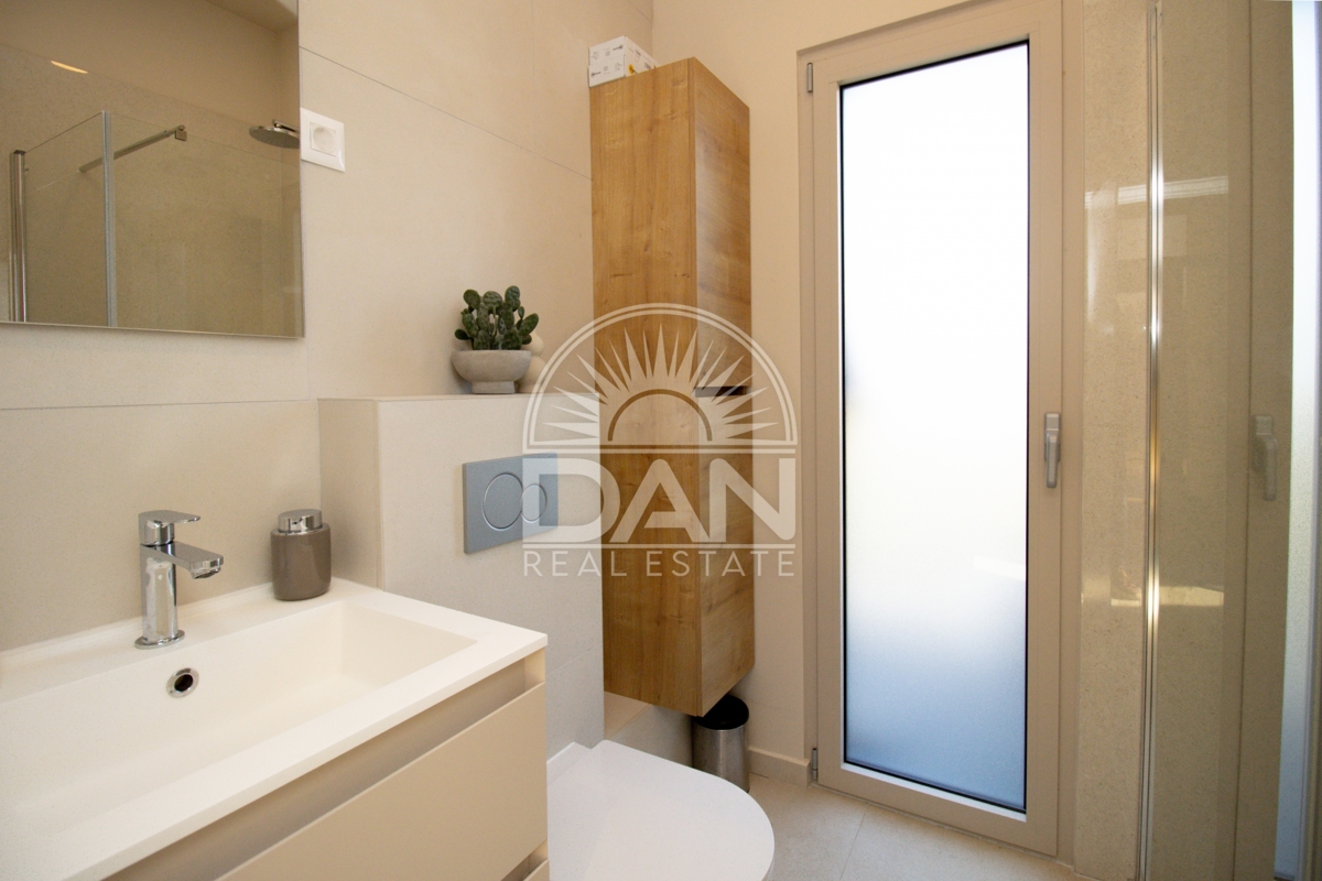 Funtana – Ekskluzivno! Moderna hiša v bližini morja, obdana z naravo