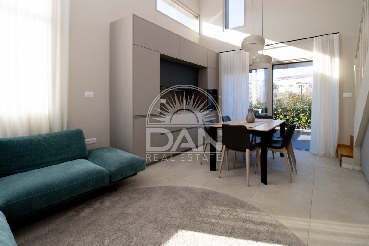 Funtana – Ekskluzivno! Moderna hiša v bližini morja, obdana z naravo